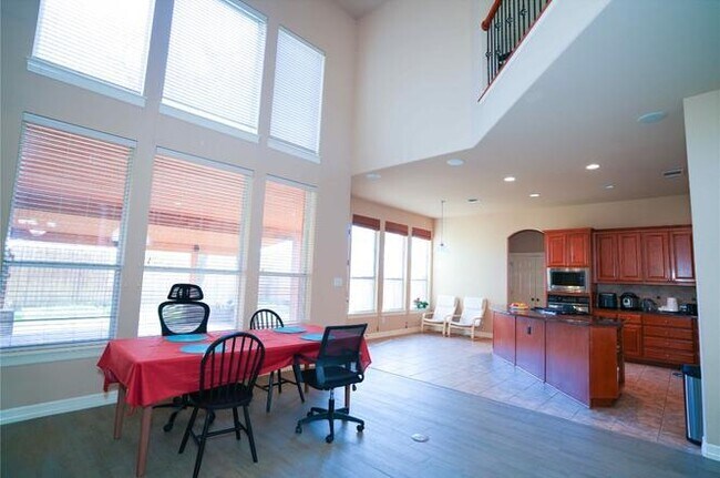 Building Photo - 11608 Spicewood Pkwy