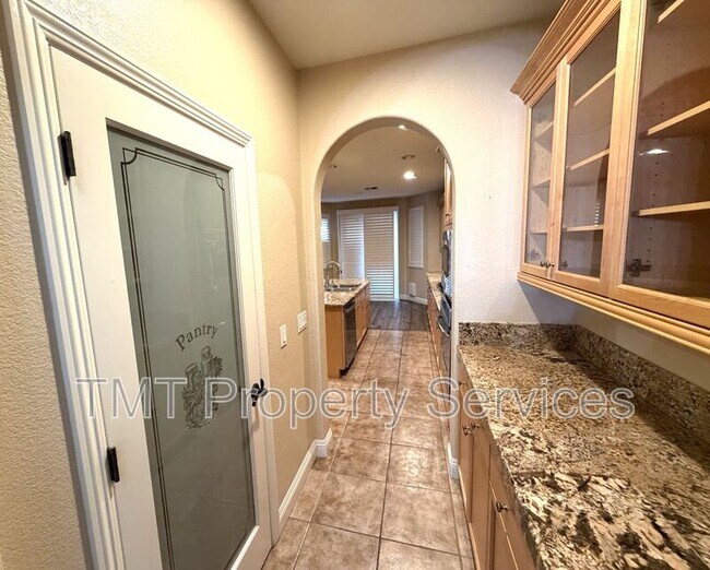 Building Photo - 6832 Salvaterra Cir