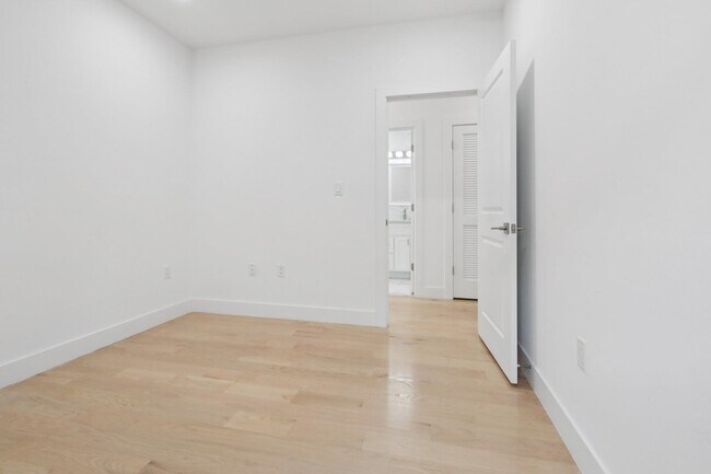 Building Photo - 131 Zabriskie St