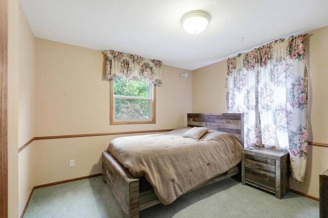 Building Photo - 11333 Welcome Ave N