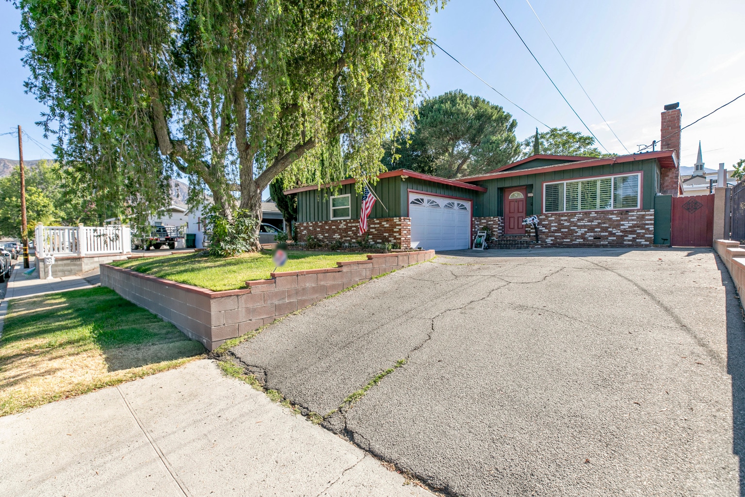 Building Photo - 10706 Rhodesia Ave