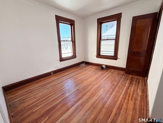 Building Photo - 394 Bishop Ave