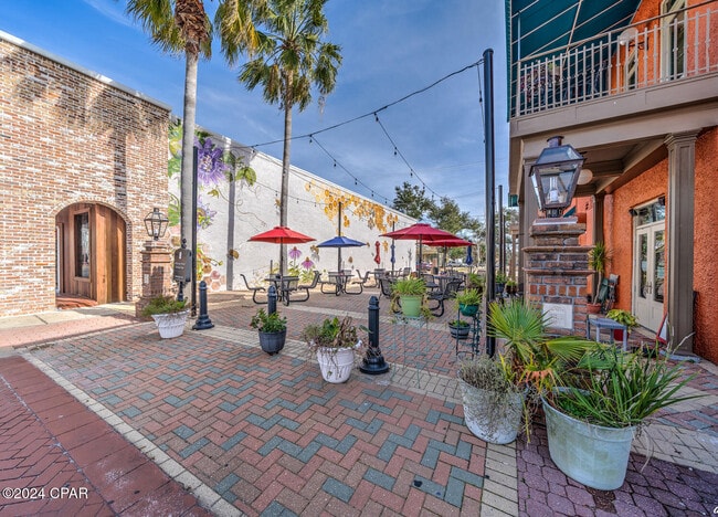 Building Photo - 1305 Calhoun Ave