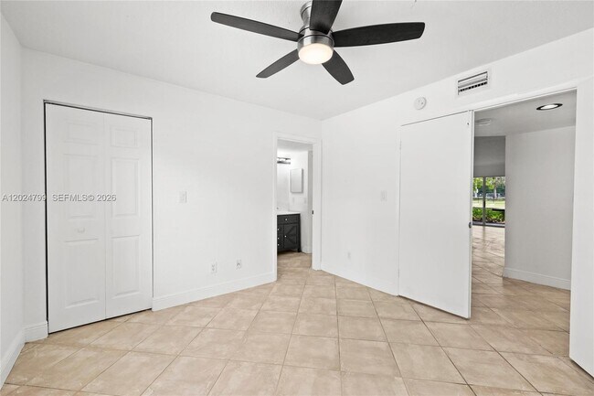 Building Photo - 1025 Coral Club Dr