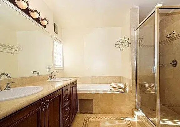 Master Bath - 1828 Glendon Ave