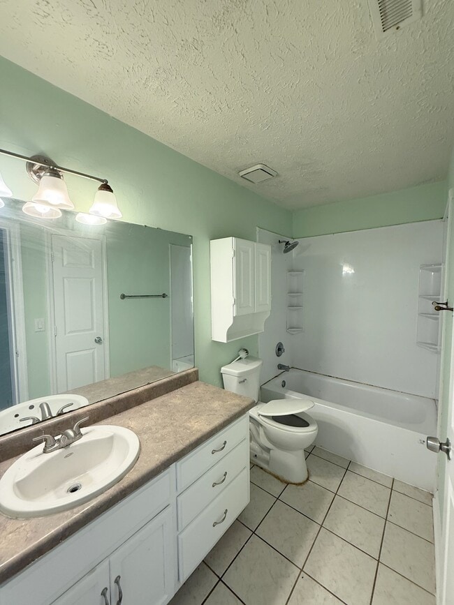 Building Photo - 158 Lewis Ln