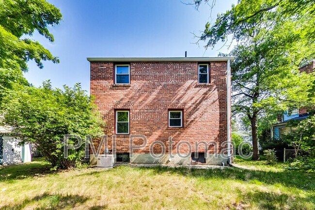 Building Photo - 2710 Emmet Rd
