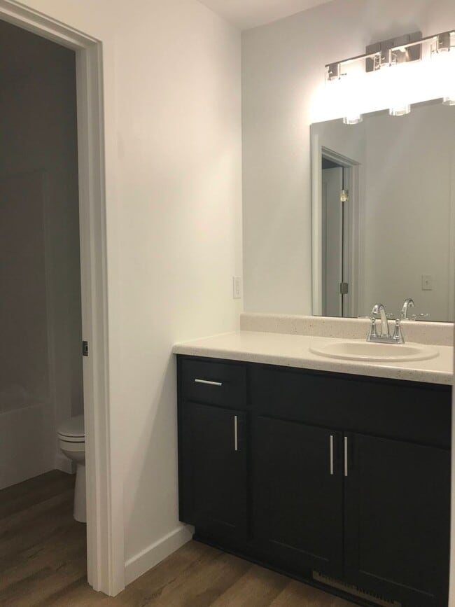 Building Photo - Executive Rental -  4 Bedroom 3 Baths