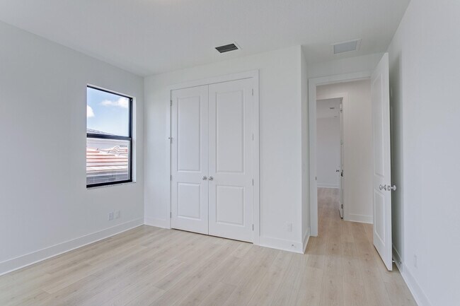Building Photo - 13559 Artisan Cir