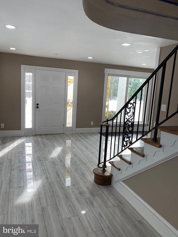 Building Photo - 204 Donmore Dr