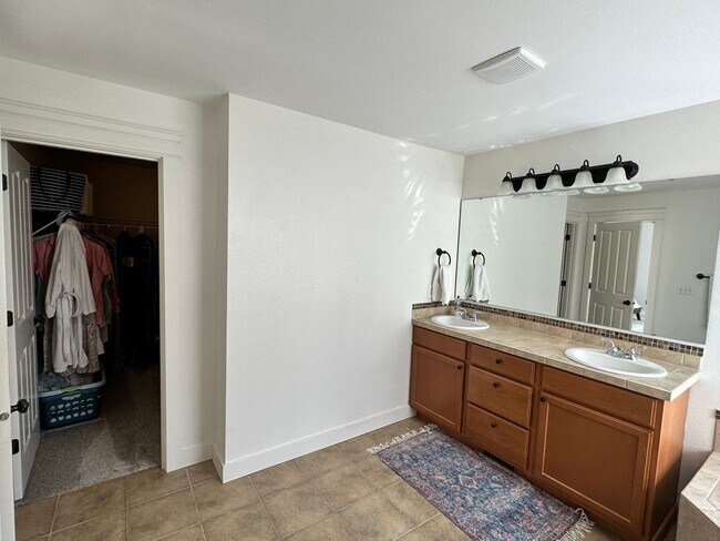 Building Photo - 7731 McKinley Loop NE