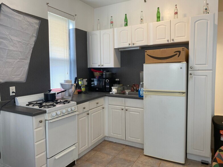 Building Photo - 51 Park Dr