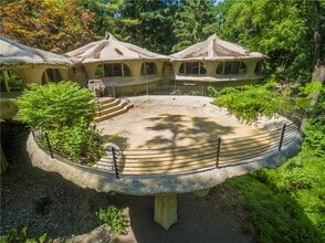 Building Photo - 142 Park Rd