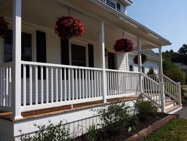 Front Porch - 5 Champagne Ln