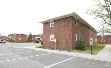 Building Photo - Drum Point Arms