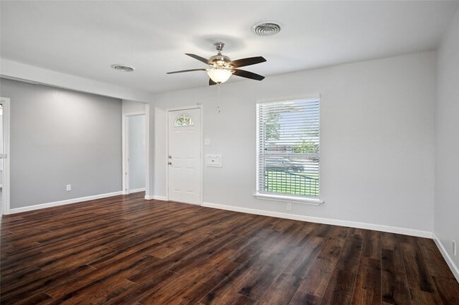 Building Photo - 9982 Chireno St