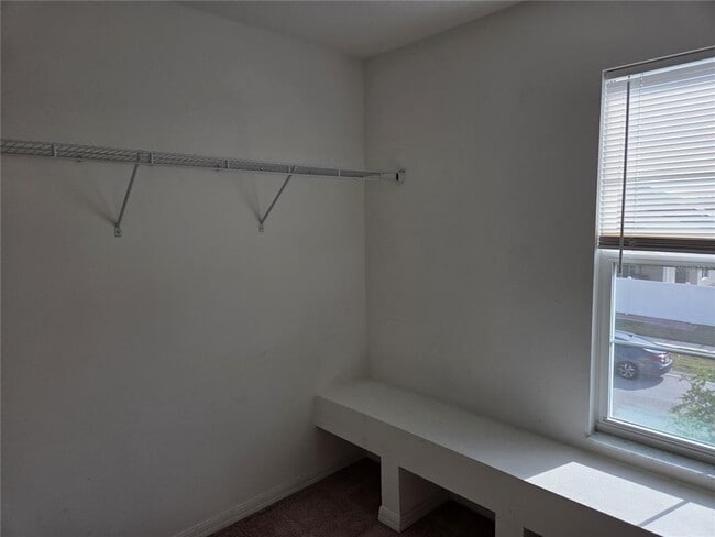 Building Photo - 5040 Beauclair St