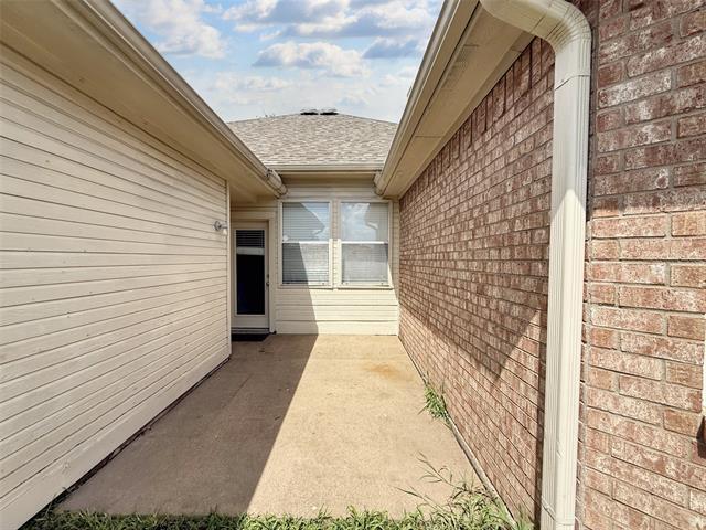Building Photo - 3104 Hoffman Dr