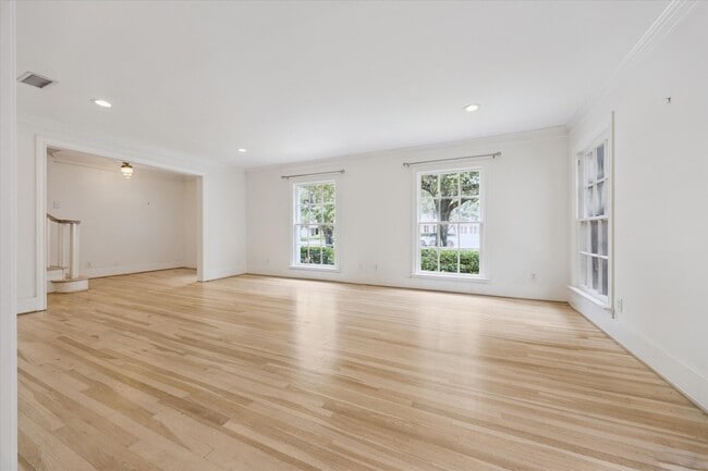 Building Photo - 6420 Buffalo Speedway