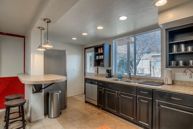 Primary Photo - Spacious 4BR in Tucson