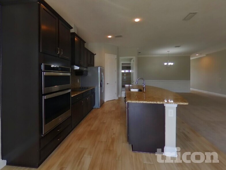 Building Photo - 10885 Chitwood Dr