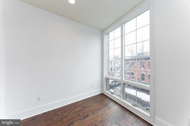 Building Photo - 1005 New Market St