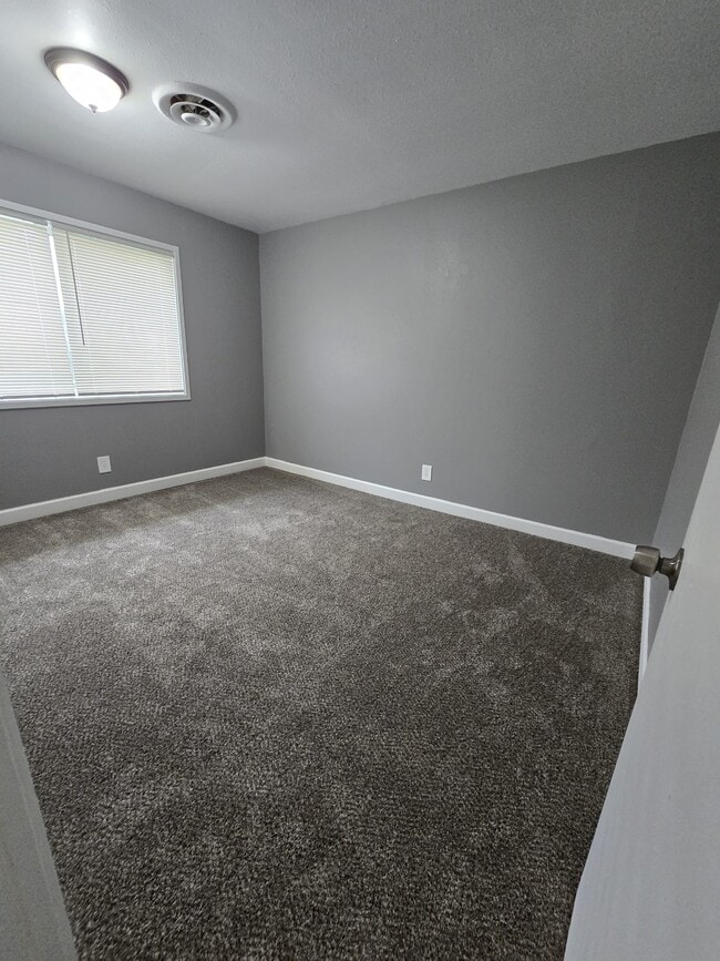 Building Photo - 1703 S Lincoln St