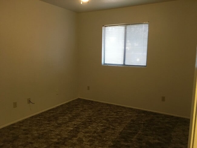 Building Photo - Charming 3-Bedroom Home with Fenced Yards