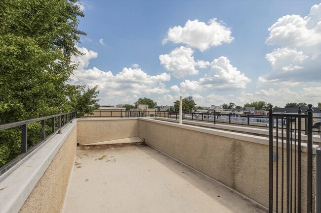 Building Photo - 2001 N Cleveland St