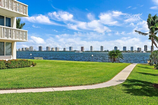 Building Photo - 301 Lake Shore Dr