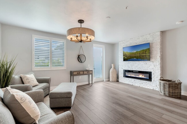 Building Photo - 428 W Swoope Ave