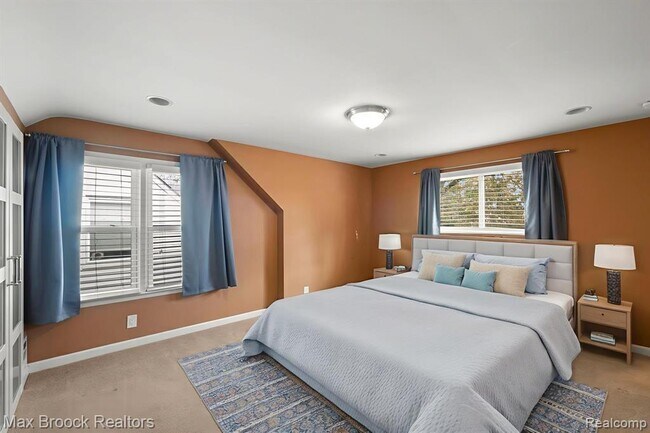 Building Photo - 3602 Elmhurst Ave