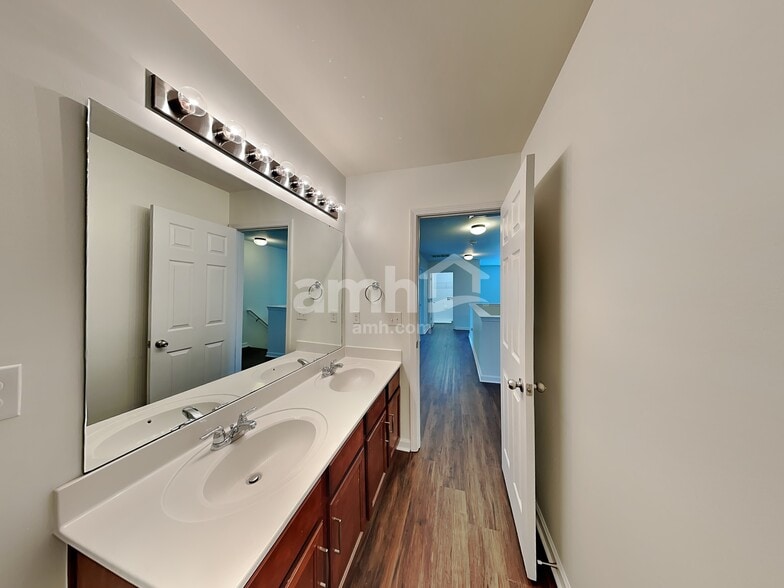 Building Photo - 9924 Paper Tree Rd