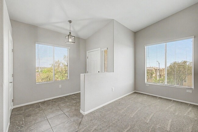 Building Photo - 2 BEDROOM CONDO WITH MOUNTAIN VIEWS!