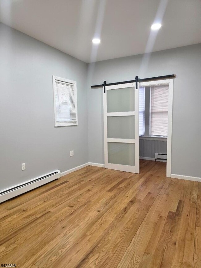 Building Photo - 586 N 11th St