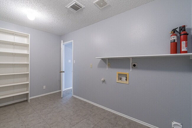 Building Photo - 1519 Jasmine