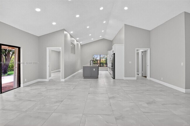 Building Photo - 9581 El Clair Ranch Rd