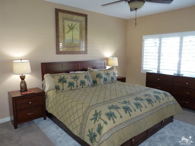 Building Photo - 221 Vista Royale Cir W