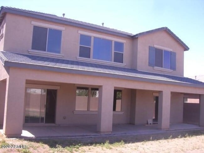 Building Photo - Gorgeous Large 4 Bed 2.5 Bath Home with lo...
