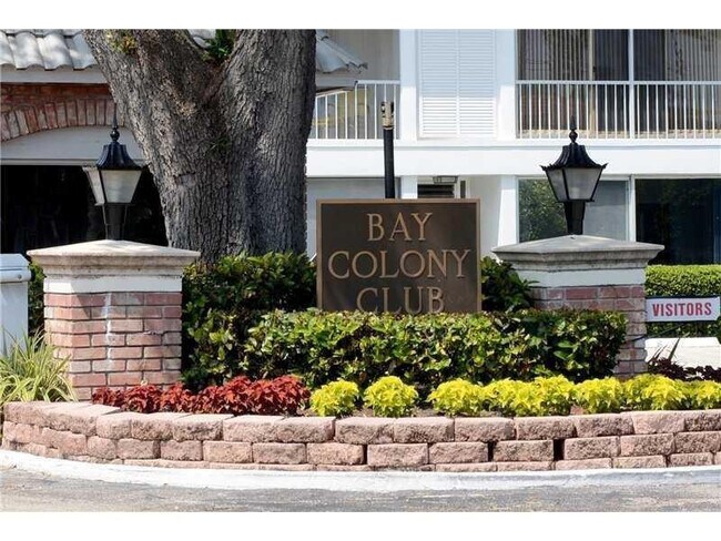 Building Photo - 6499 Bay Club Dr