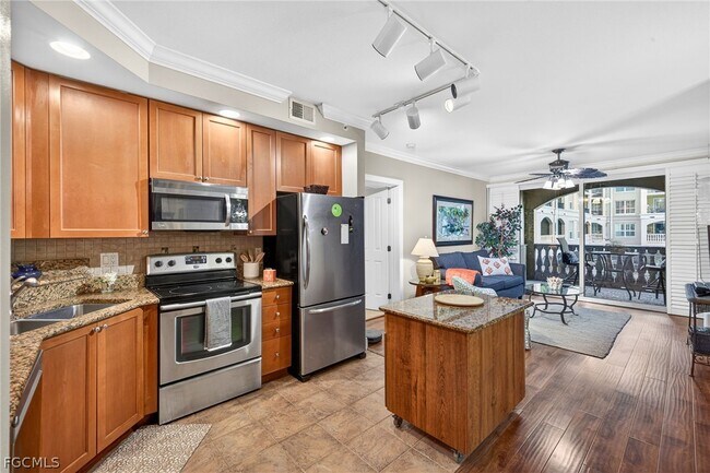 Building Photo - 2825 Palm Beach Blvd