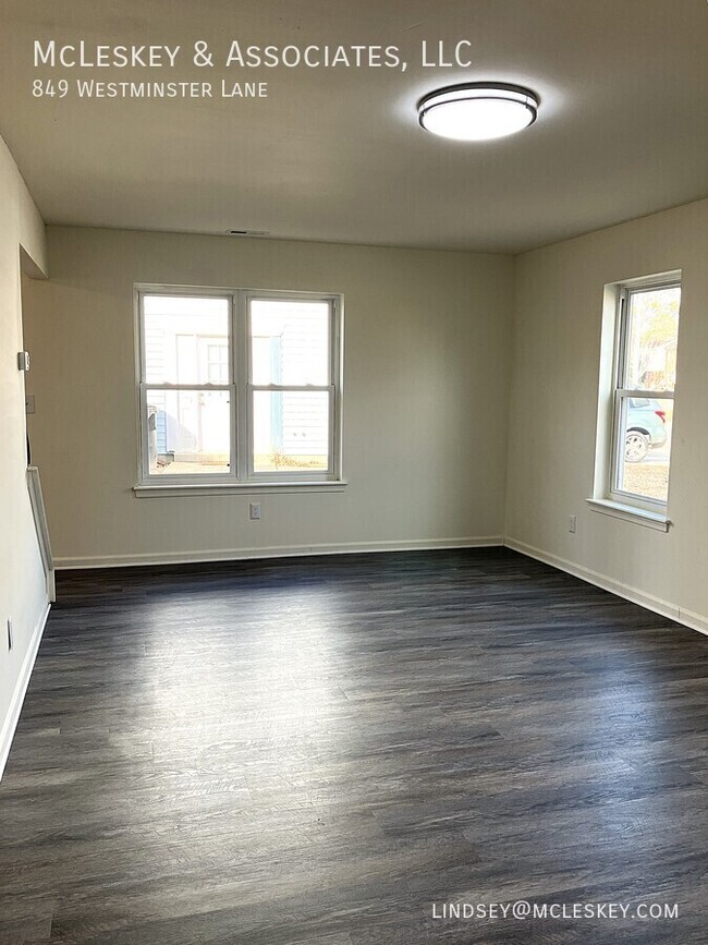 Building Photo - Washington Square Townhouses