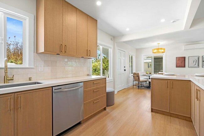 Building Photo - 4774 E Mountain View Dr