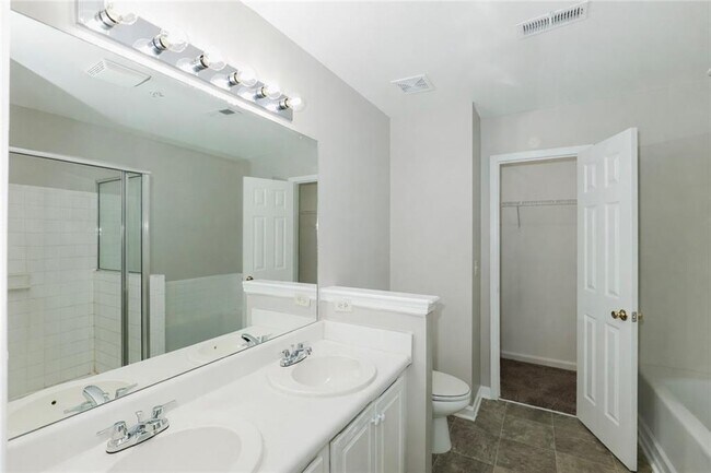 Building Photo - 7073 Biltmore Trce