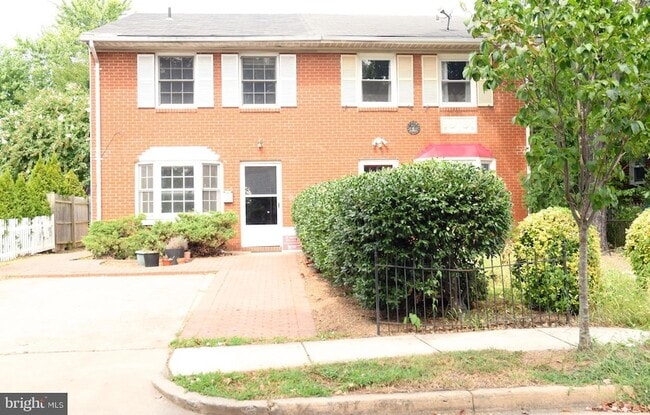 Building Photo - 508 E Windsor Ave