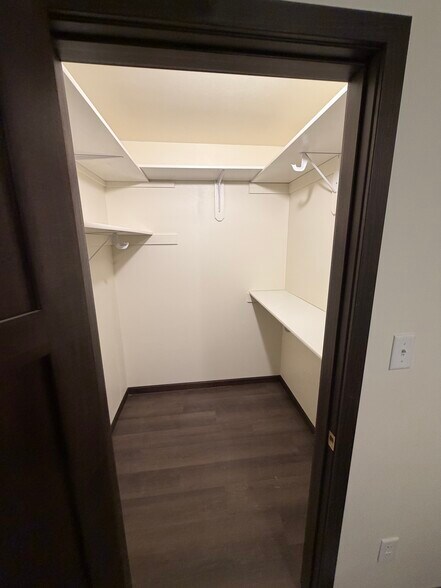 Building Photo - 2423 Iowa St