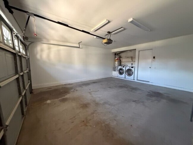 Building Photo - 4783 Mayflower Way