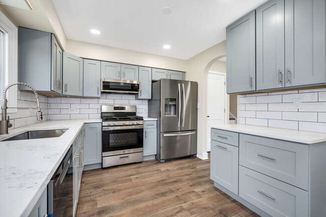 Building Photo - 0N148 Silverleaf Blvd