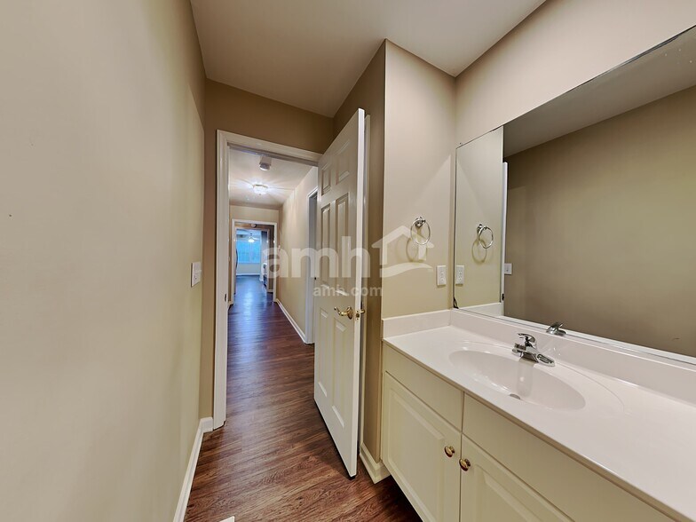 Building Photo - 5502 Garden Lake Dr