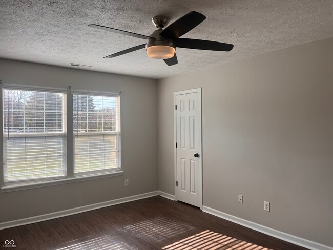 Building Photo - 10937 Snowdrop Way